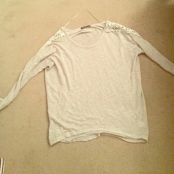 Light sweater with shoulder detail - Picture 1 of 2