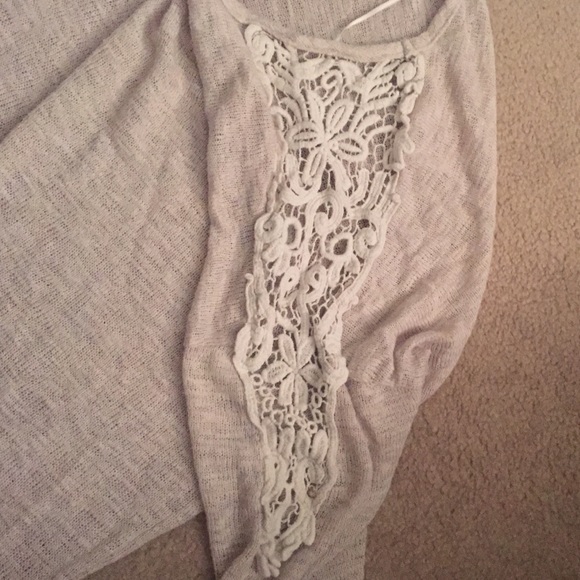 Light sweater with shoulder detail - Picture 2 of 2