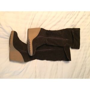 Cute Brown wedged boots.