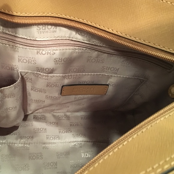 Michael Kors purse - Picture 4 of 4