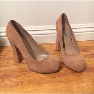 Nude Steve Madden pumps