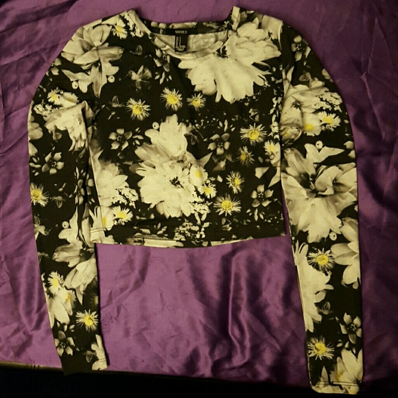 Crop top floral black and grey w/ yellow sunflowes