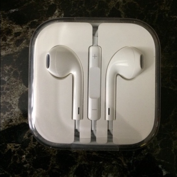 Apple ear pods.. 100% authentic