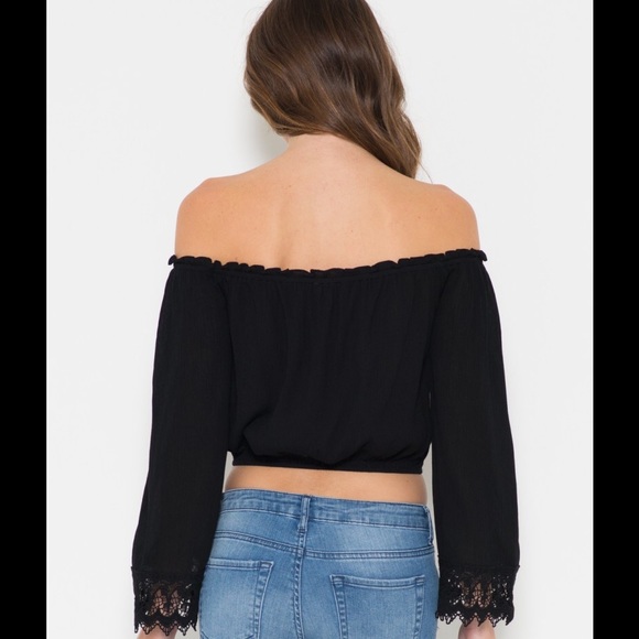 ✨LAST ONE!✨ Off the shoulder top - Picture 3 of 4