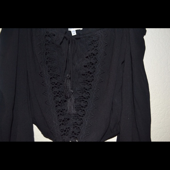 ✨LAST ONE!✨ Off the shoulder top - Picture 4 of 4