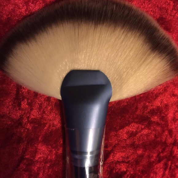 Large fan brush