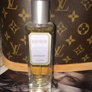 Laura Mercier Almond Coconut fragrance
