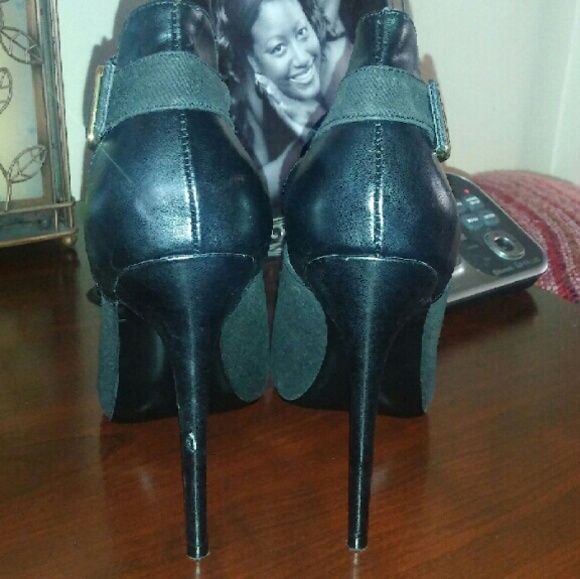 PRICE DROP!! Super cute! Steve Madden heels! - Picture 3 of 4