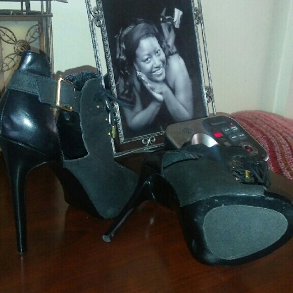 PRICE DROP!! Super cute! Steve Madden heels! - Picture 4 of 4