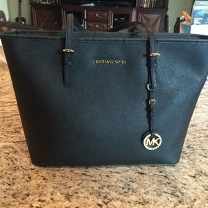 Michael Kors Zip-Top Jet Set Tote Purse