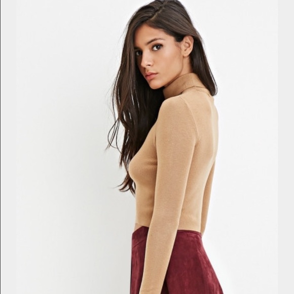 ✨ NEW Forever 21 Camel Crop Turtleneck Top