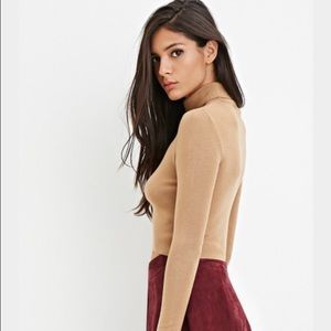✨ NEW Forever 21 Camel Crop Turtleneck Top