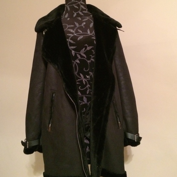 Forever 21 black bomber leather & fur lined coat - Picture 4 of 4