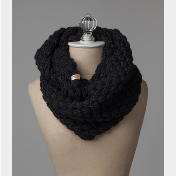 Brandy Melville Accessories - NWOT | Black Knit Infinity Scarf