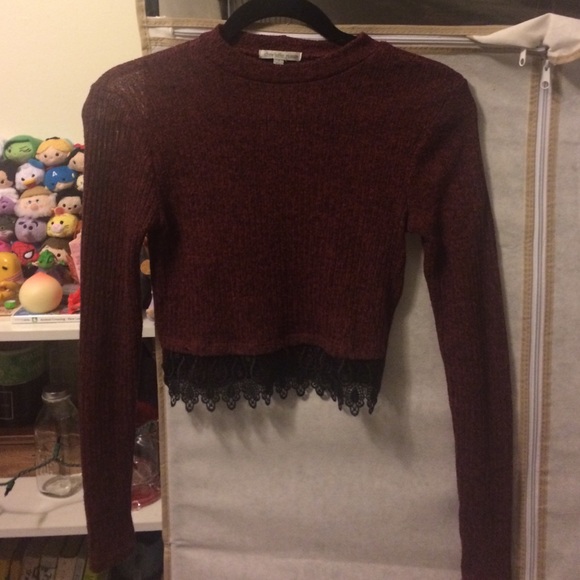Maroon long sleeves crop top with design