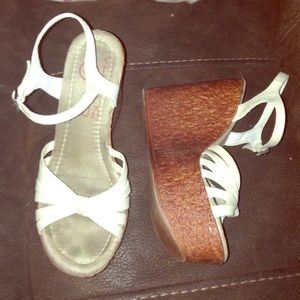 Super cute wedges!! 😍