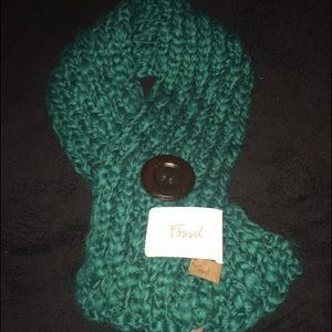 NWT Chunky Emerald Green Fossil Scarf with Button
