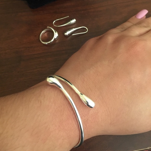 Rain Drop Silver Tone Jewelry Set.  4 Pieces - Picture 3 of 4