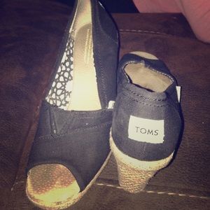 Toms wedges! 👠