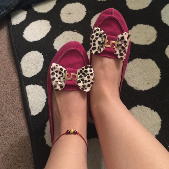 No brand but pink suede flat