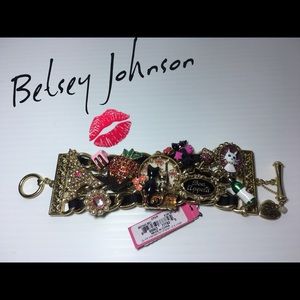 ✨Betsey Johnson Statement Bracelet ✨