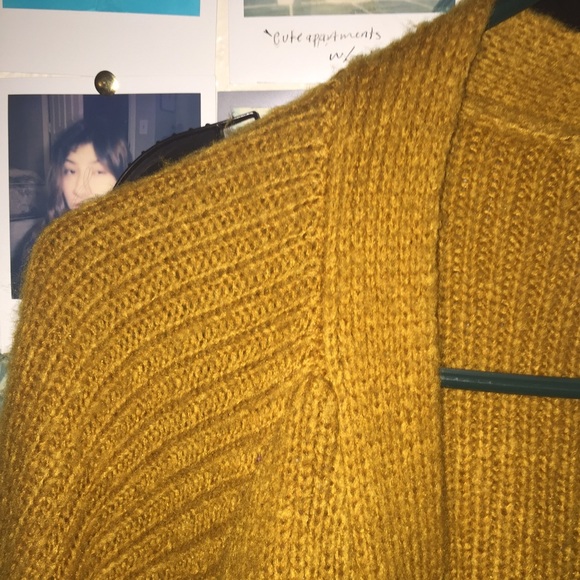 ❗️SOLD❗️UNIF OVERSIZED MUSTARD CARDIGAN - Picture 3 of 4