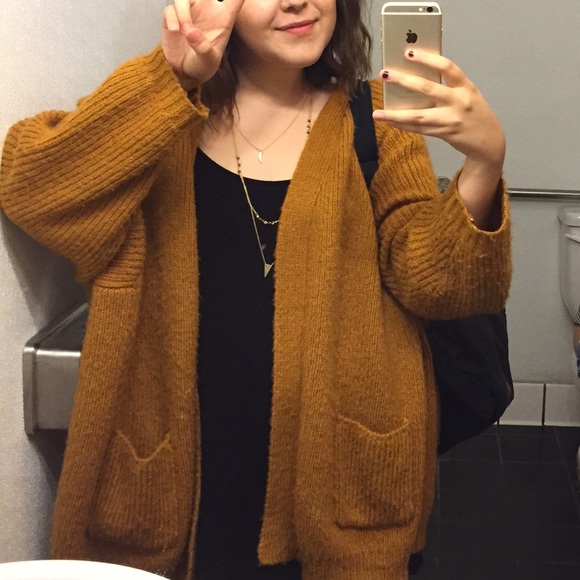 ❗️SOLD❗️UNIF OVERSIZED MUSTARD CARDIGAN - Picture 4 of 4