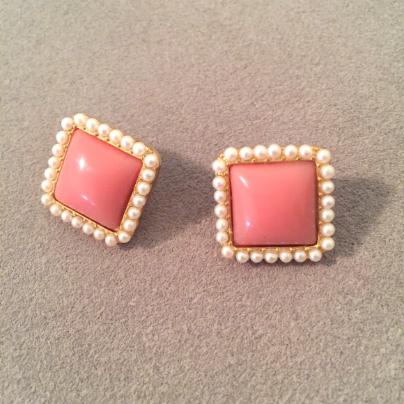 Gorgeous vintage style coral earrings with pearls