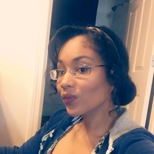 Meet your Posher, Lovona