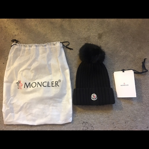 Black MONCLER POM POM BEANIE - Picture 2 of 4