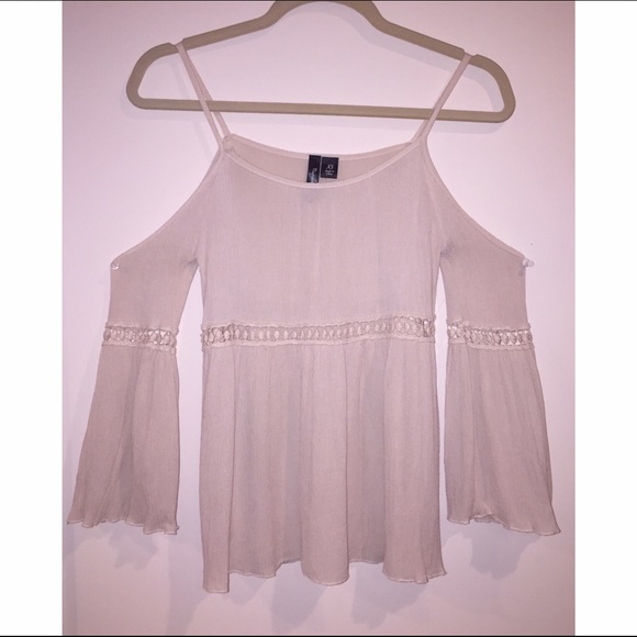 shoulder cut out long sleeve - Picture 2 of 3