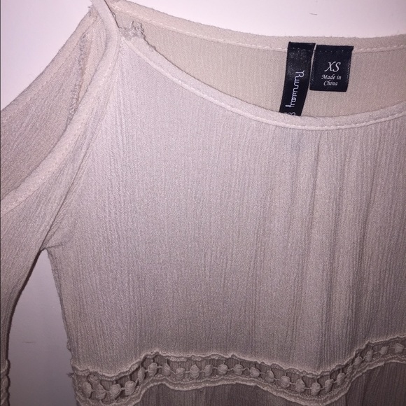 shoulder cut out long sleeve - Picture 3 of 3