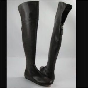 Over the knee black Vera wang boots, in Larissa.