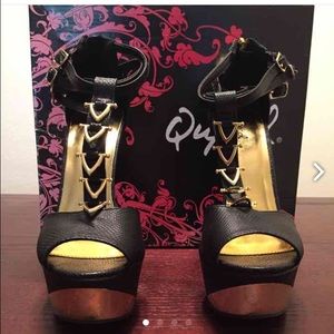 Qupid 7 Black Snake Pumps