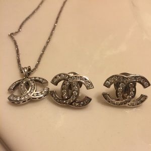 Chanel earings and pendant