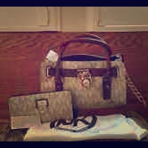 Authentic Michel kors purse with wallet