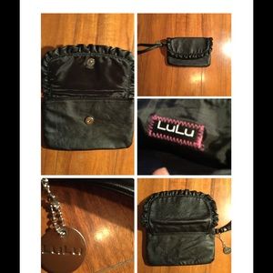 💕Great condition leather lulu wristlet💕