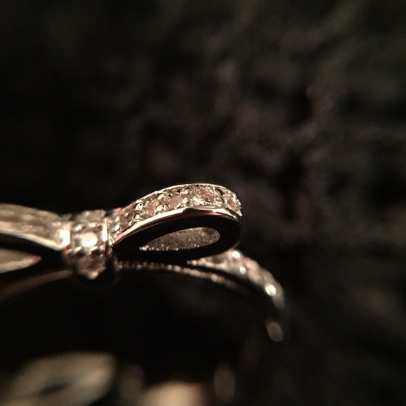 Bow knot ring. - Picture 2 of 4