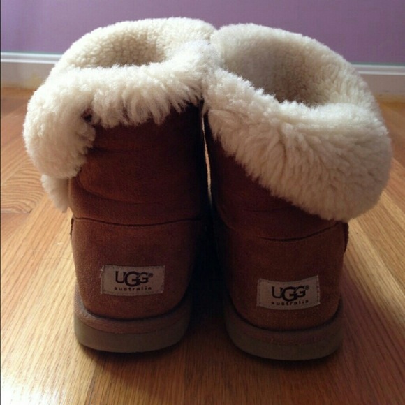Size 8 uggs - Picture 2 of 2