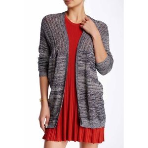 •Marled lightweight sweater•