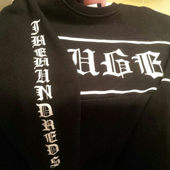 The hundreds HUGE pull over - Picture 2 of 4
