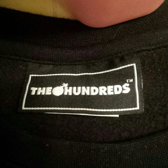 The hundreds HUGE pull over - Picture 3 of 4