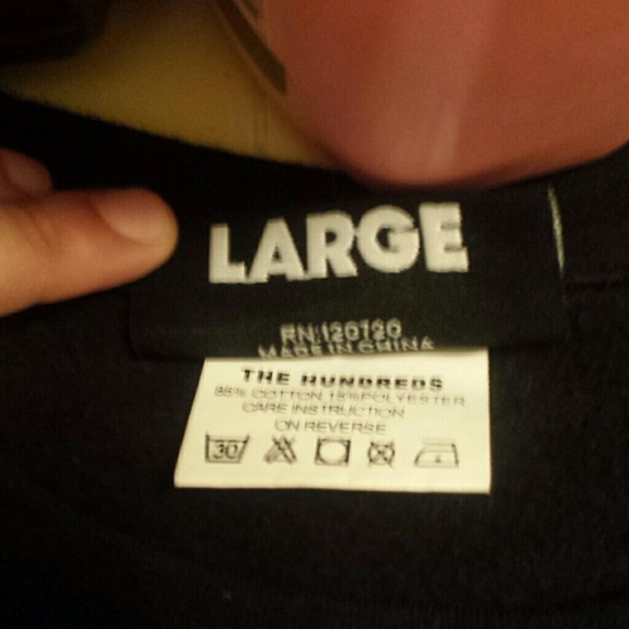The hundreds HUGE pull over - Picture 4 of 4