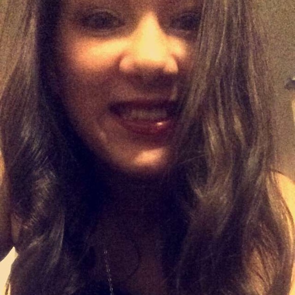 Meet your Posher, Anna - Picture 2 of 3