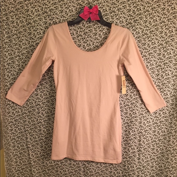 NWT super stretchy LONG shirt.