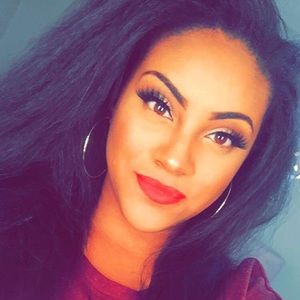 Meet your Posher, Crystal