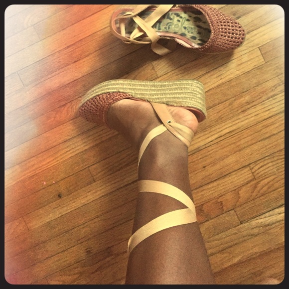 Sam Edelman tie up platform sandal shoe