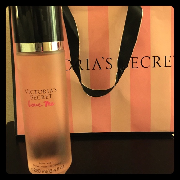 VS Love Me body mist