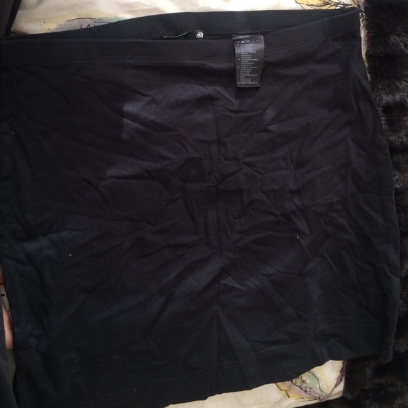 Black H&M bodycon skirt