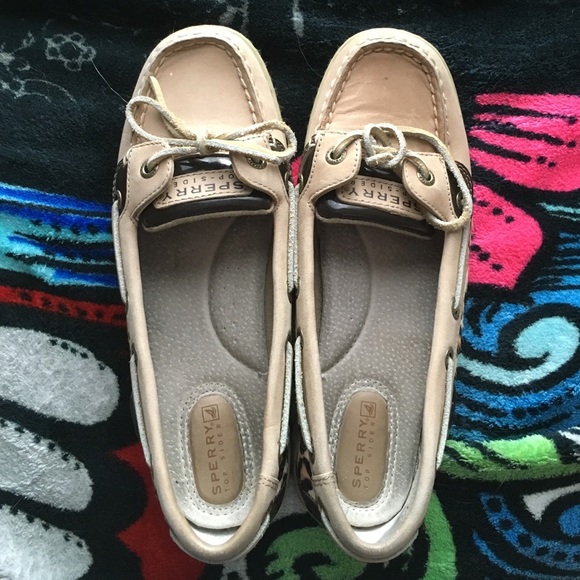 Low-top cheetah sperry-topsider